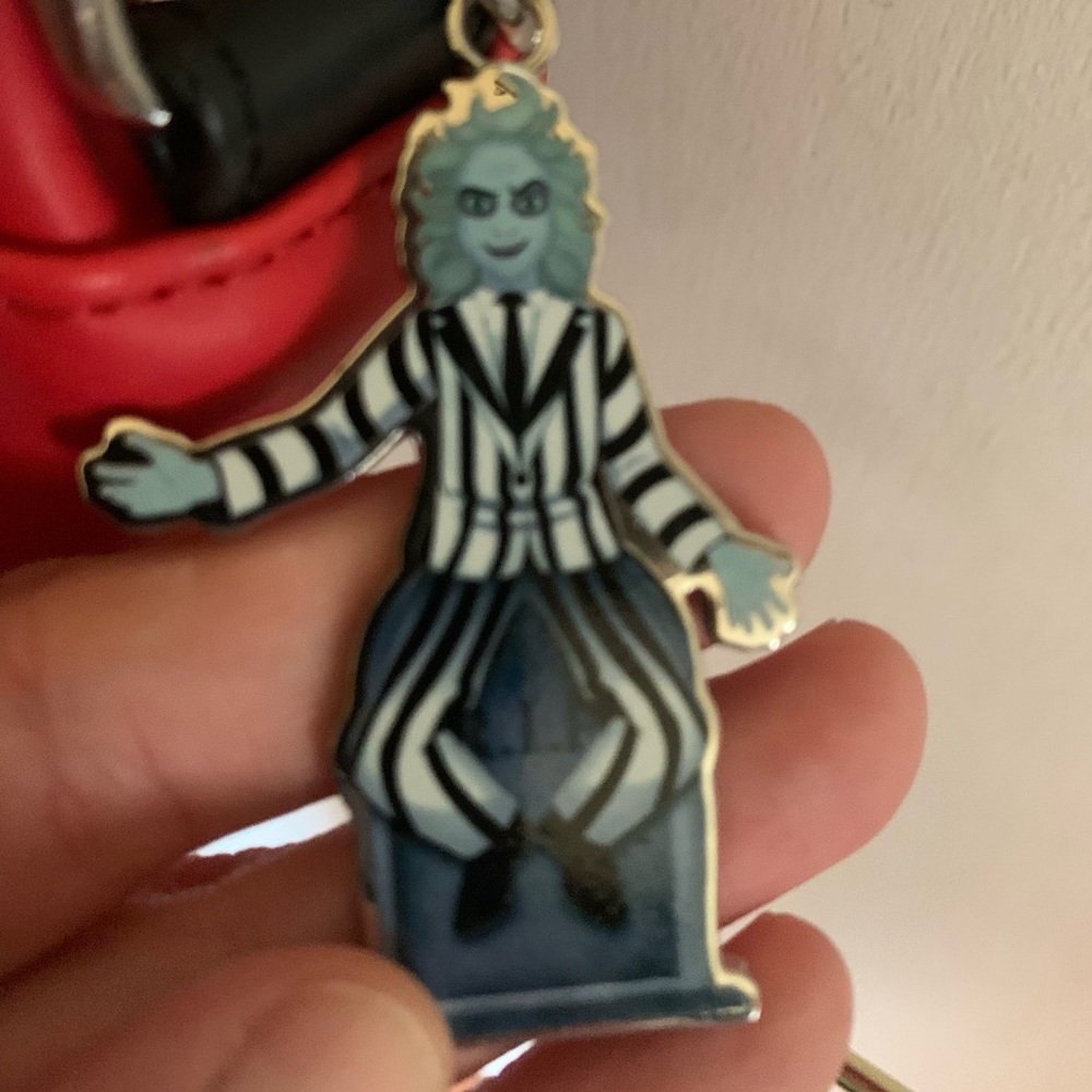 Beetlejuice Loungefly crossbody purse - Picture 6 of 6